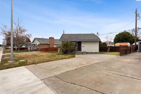 Photo of 1606 Thayer Dr, Richland, WA 99354 (MLS # 289523)