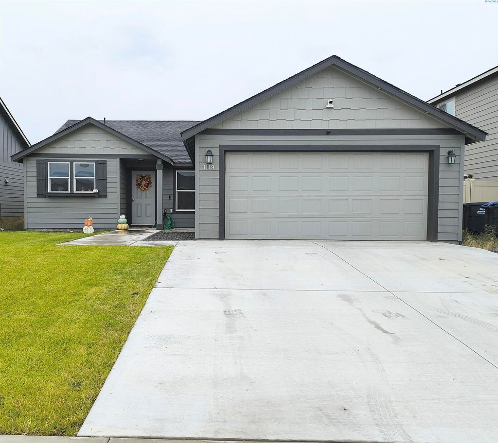 Photo of 1119 W Aspen Rd, Moses Lake, WA 98837 (MLS # 288605)