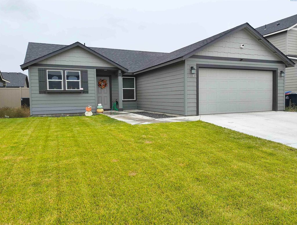 Photo of 1119 W Aspen Rd, Moses Lake, WA 98837 (MLS # 288605)