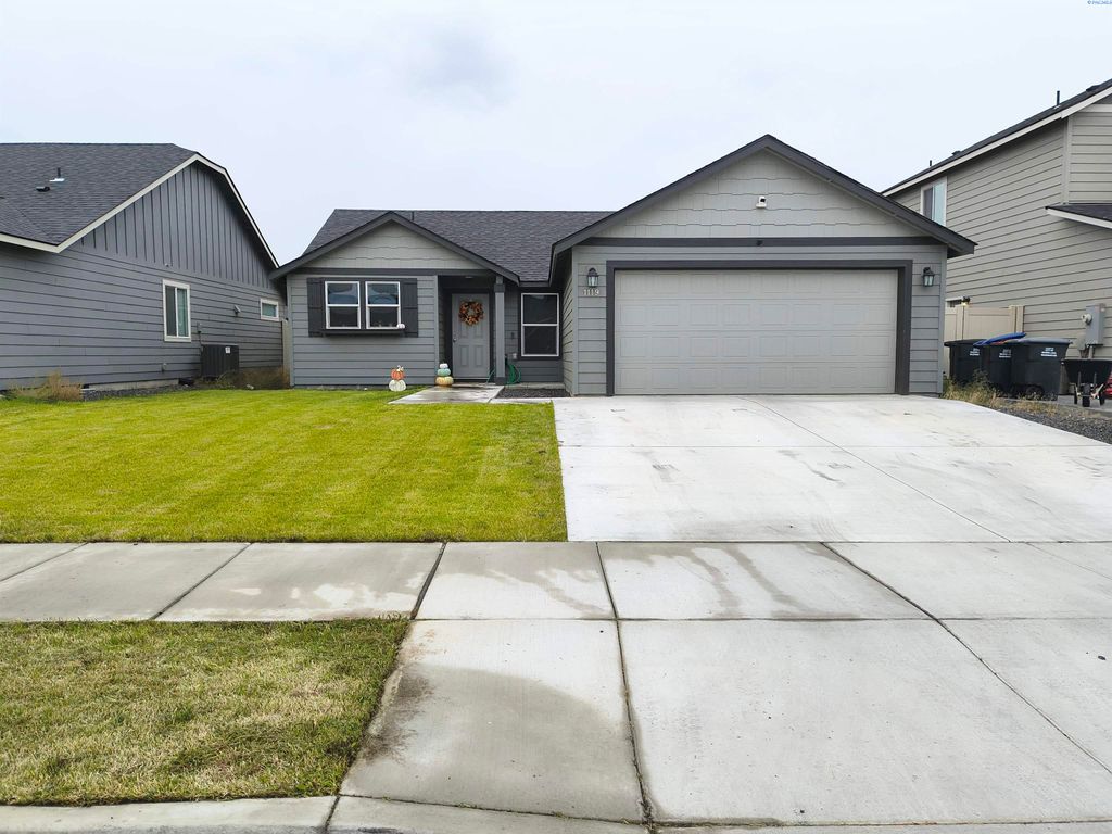 Photo of 1119 W Aspen Rd, Moses Lake, WA 98837 (MLS # 288605)