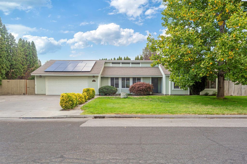 Photo of 5433 Fern Loop, West Richland, WA 99353 (MLS # 288263)