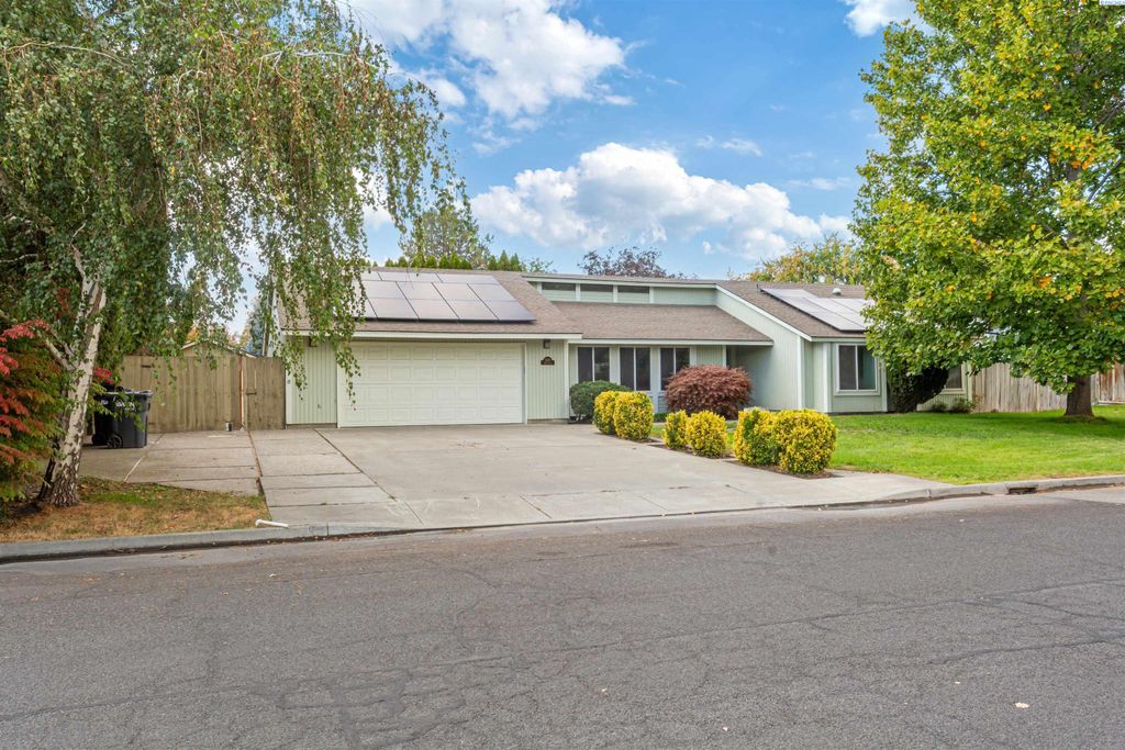 Photo of 5433 Fern Loop, West Richland, WA 99353 (MLS # 288263)