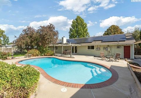 Photo of 5433 Fern Loop, West Richland, WA 99353 (MLS # 288263)