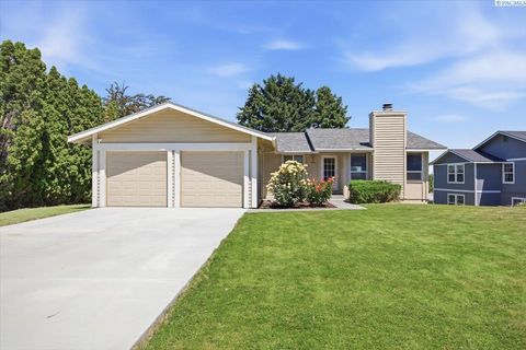Photo of 1024 W 14th Ave, Kennewick, WA 99337 (MLS # 293588)