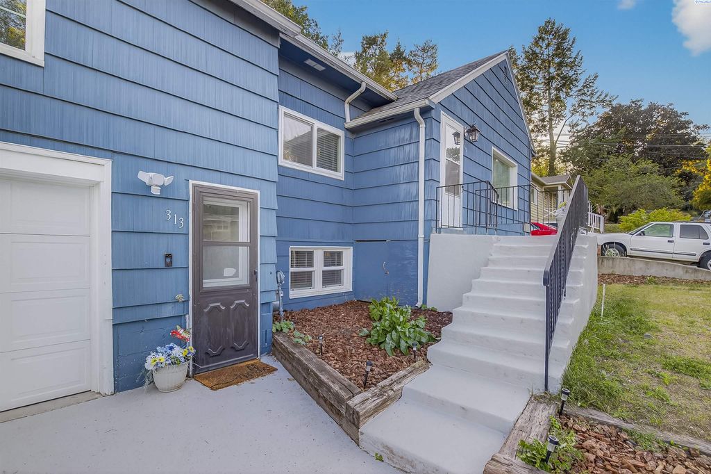 Photo of 315 SW Walnut St, Pullman, WA 99163 (MLS # 287645)