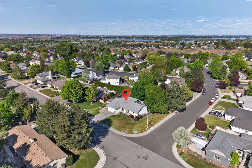 Photo of 1418 Hazelwood Ave, Richland, WA 99352 (MLS # 292514)