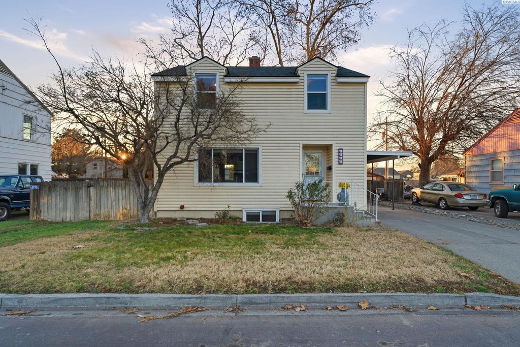 Photo of 1327 Marshall Ave, Richland, WA 99354 (MLS # 290459)