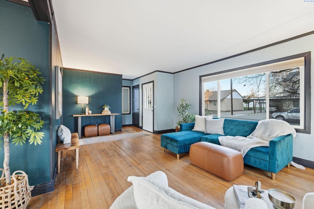 Photo of 1327 Marshall Ave, Richland, WA 99354 (MLS # 290459)