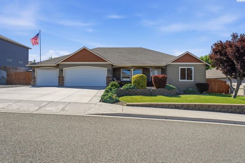 Photo of 3702 S Mckinley St, Kennewick, WA 99338 (MLS # 294085)