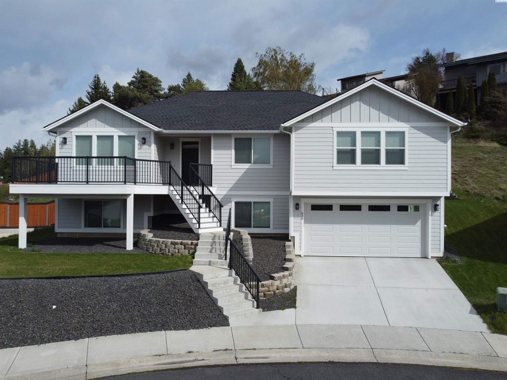 Photo of 820 SW Blue Heron Ct, Pullman, WA 99163 (MLS # 292194)