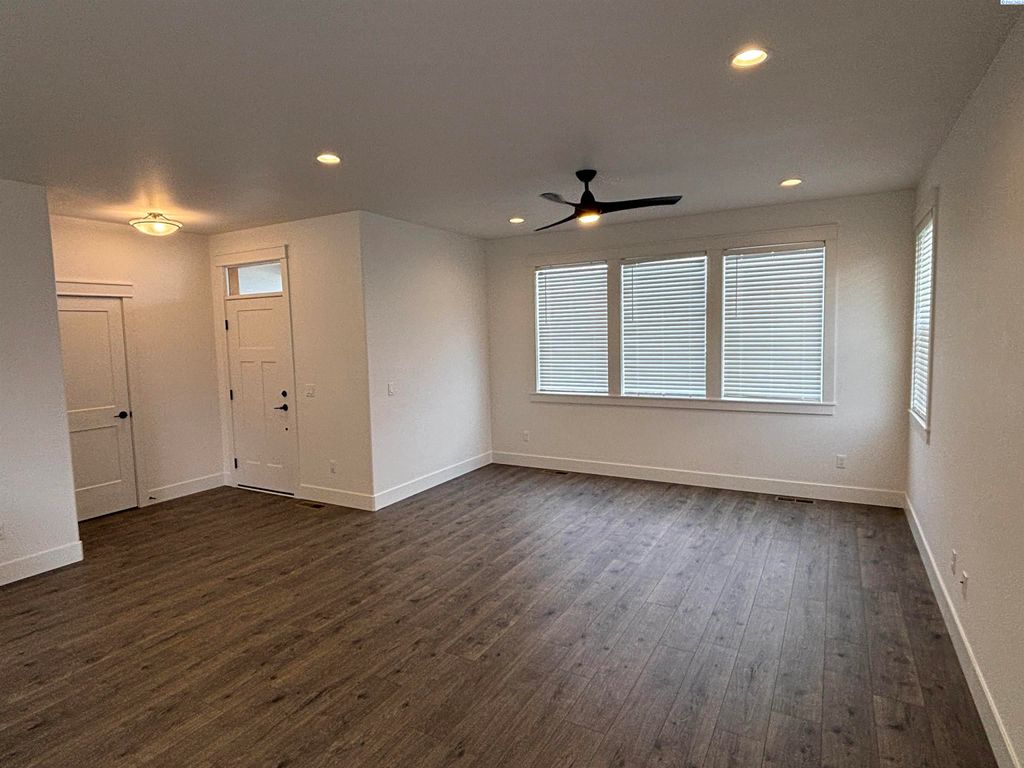 Photo of 820 SW Blue Heron Ct, Pullman, WA 99163 (MLS # 292194)