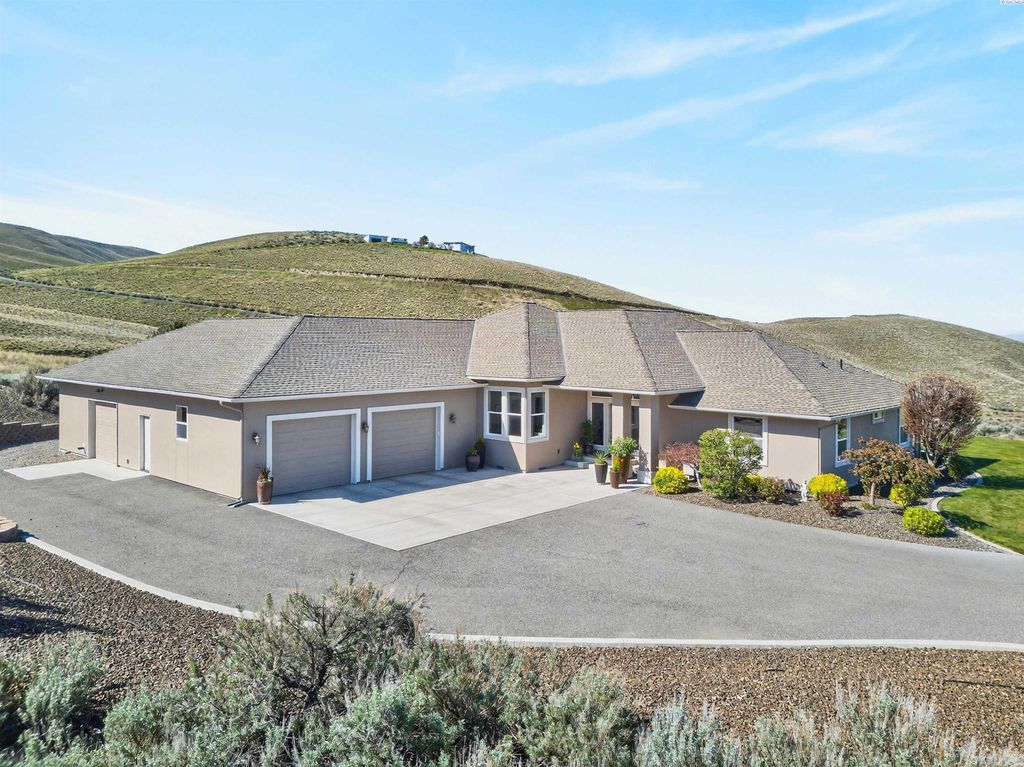 Photo of 139305 W 206 Prsw Pr, Prosser, WA 99350 (MLS # 291623)