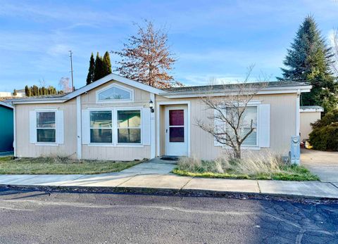 Photo of 111 NW Glenhaven Dr, Pullman, WA 99163 (MLS # 290454)