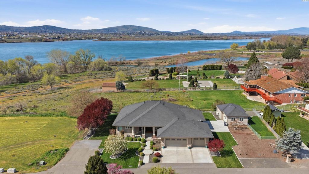 Photo of 1620 Road 84, Pasco, WA 99301 (MLS # 291705)