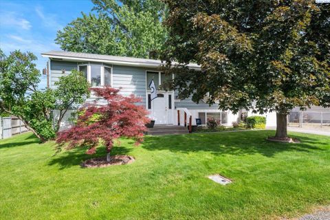 Photo of 219 S Olson St, Kennewick, WA 99336 (MLS # 292988)