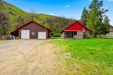 Photo of 150 Tampico Park Road, Yakima, WA 98903 (MLS # 292346)