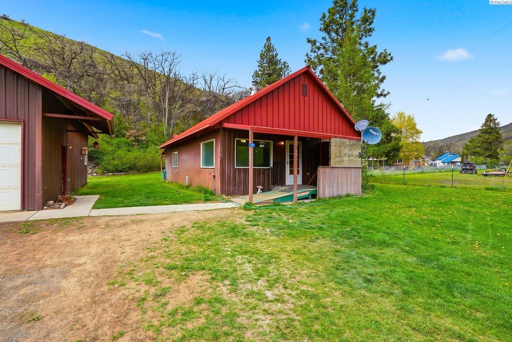 Photo of 150 Tampico Park Road, Yakima, WA 98903 (MLS # 292346)