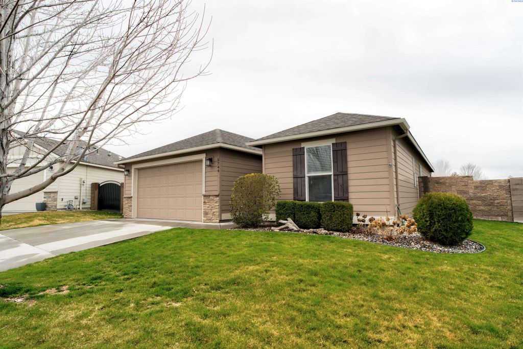 Photo of 5744 W 17 Th Ave, Kennewick, WA 99338 (MLS # 291132)