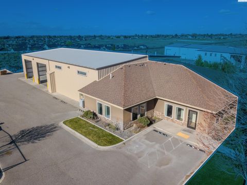 Photo of 9232 Clearwater Pl, Kennewick, WA 99336 (MLS # 291622)