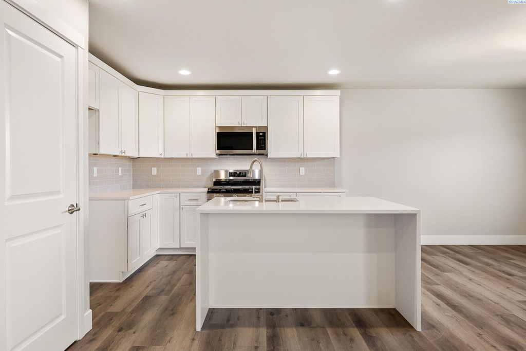 Photo of 3054 S Quay St, Kennewick, WA 99338 (MLS # 289794)