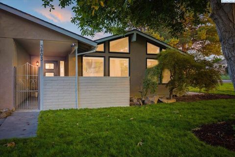 Photo of 3403 S Hartford St, Kennewick, WA 99337 (MLS # 287521)