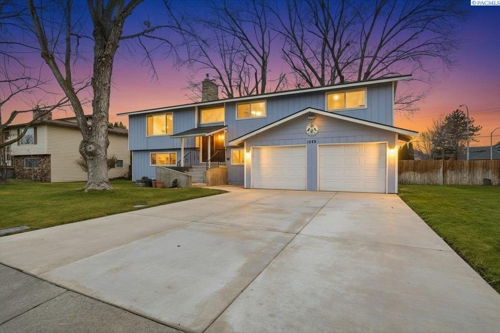 Photo of 1545 Ridgeview Court, Richland, WA 99352 (MLS # 290330)