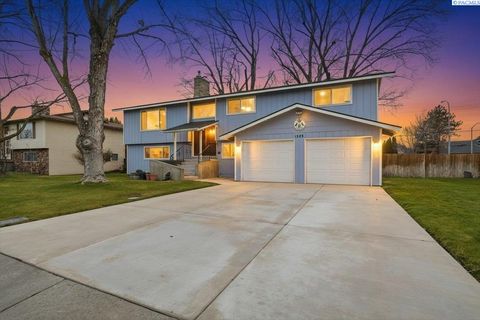 Photo of 1545 Ridgeview Court, Richland, WA 99352 (MLS # 290330)