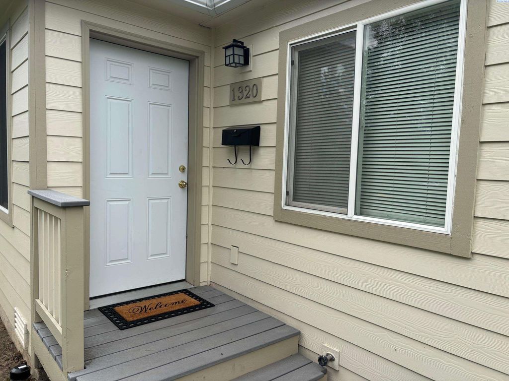 Photo of 1320 NE Harvey Rd, Pullman, WA 99163 (MLS # 284371)
