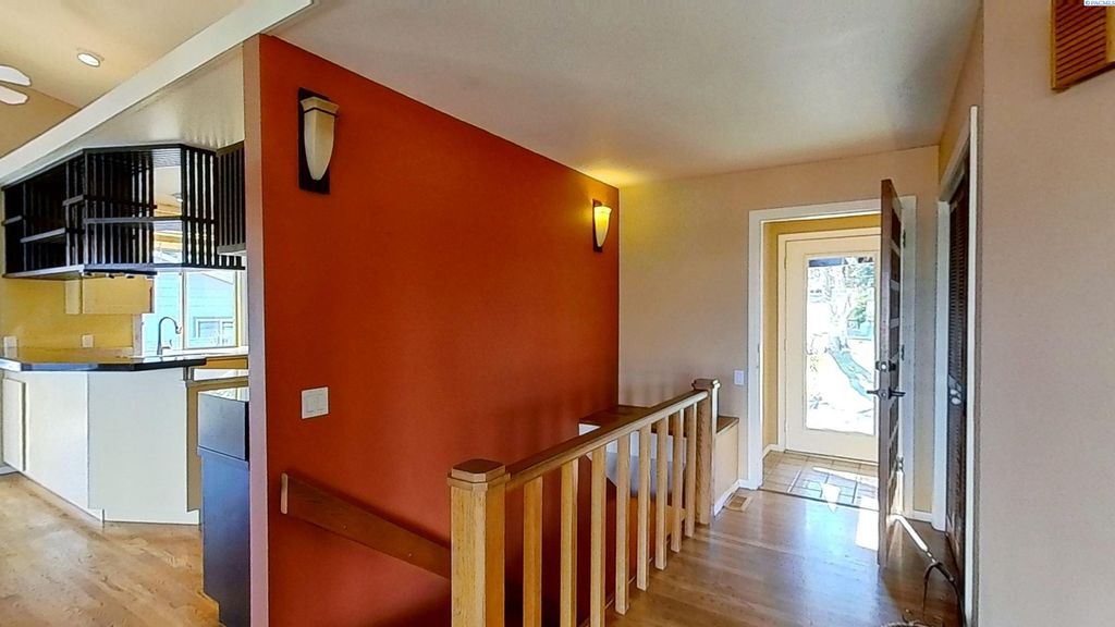 Photo of 1000 SE Sunnymead Way, Pullman, WA 99163 (MLS # 284900)