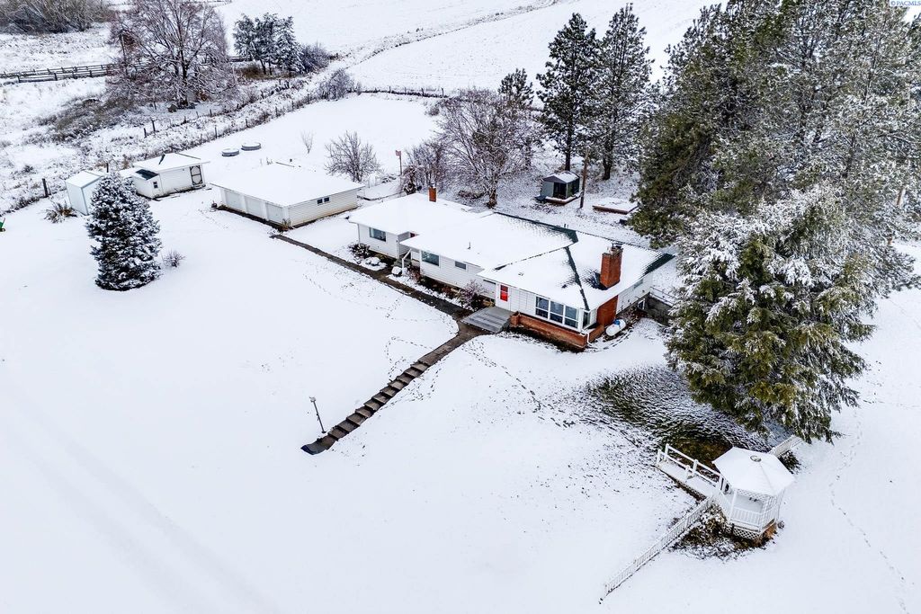 Photo of 6451 Thorn Creek Rd, Thornton, WA 99176 (MLS # 290683)