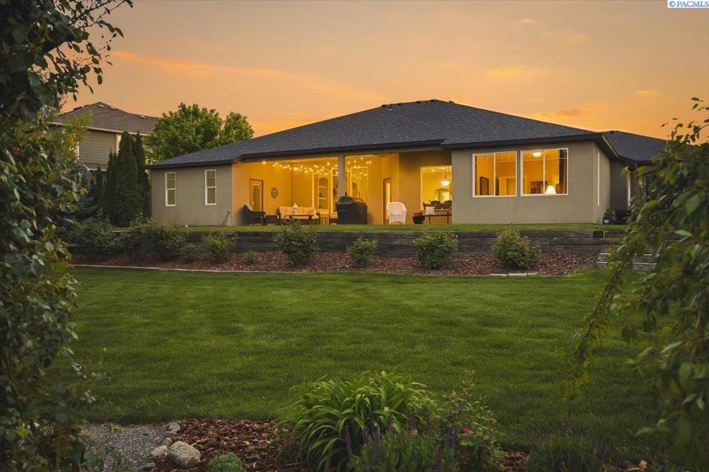 Photo of 2902 Sunshine Ridge Road, Richland, WA 99352 (MLS # 292731)