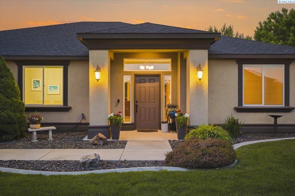 Photo of 2902 Sunshine Ridge Road, Richland, WA 99352 (MLS # 292731)