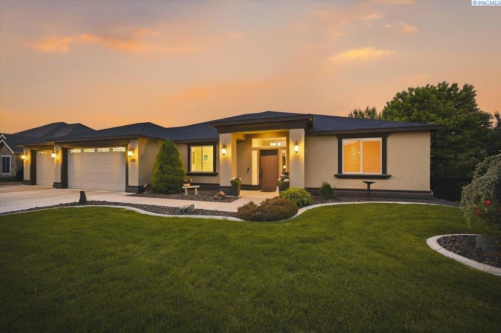 Photo of 2902 Sunshine Ridge Road, Richland, WA 99352 (MLS # 292731)