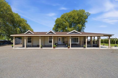 Photo of 212214 E Bowles Rd, Kennewick, WA 99337 (MLS # 292677)