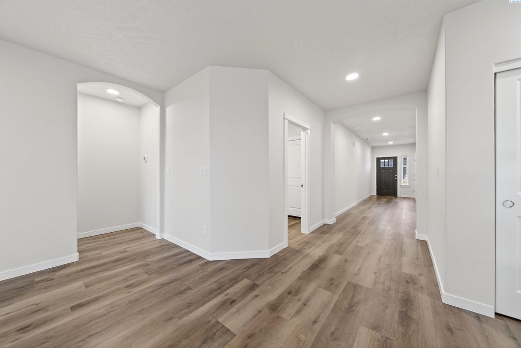 Photo of 3733 Barbera St, Richland, WA 99352 (MLS # 291134)