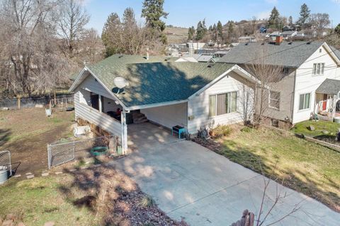 Photo of 210 W Cooper St, Colfax, WA 99111 (MLS # 290855)