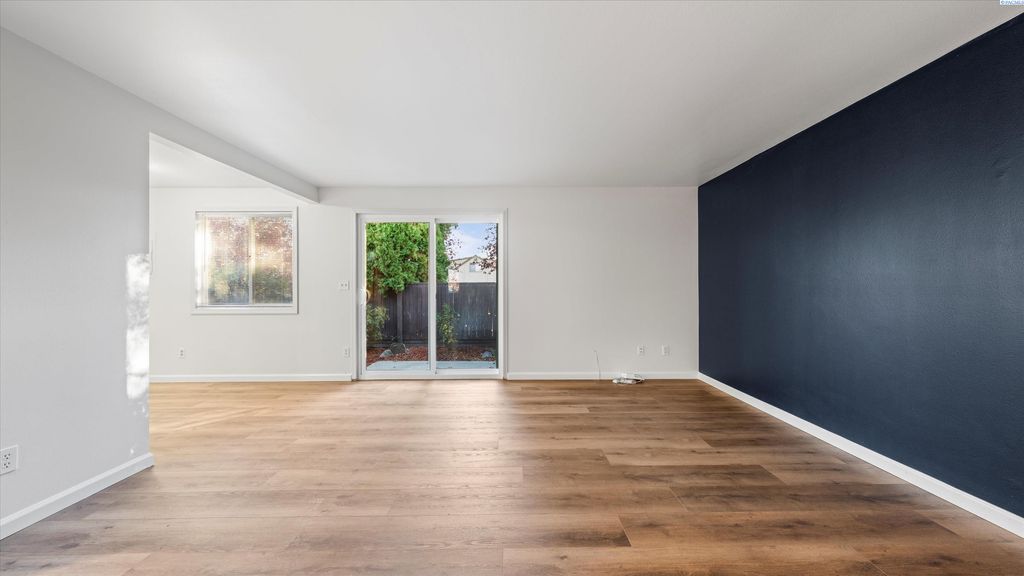 Photo of 420 S Quincy St S Quincy Street #A, Kennewick, WA 99336 (MLS # 289041)