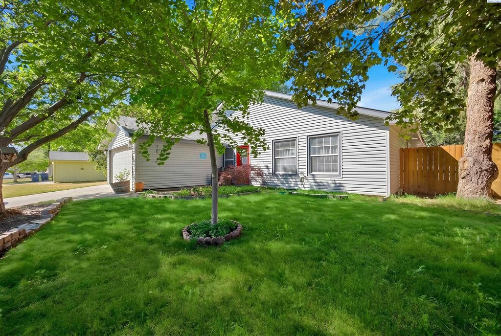 Photo of 8712 W Entiat Avenue, Kennewick, WA 99336 (MLS # 292789)