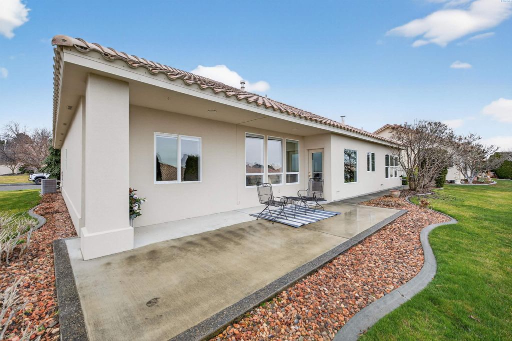 Photo of 8906 W Rio Grande Ave, Kennewick, WA 99336 (MLS # 290259)