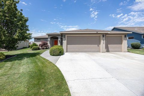 Photo of 2940 Sedona Circle, Richland, WA 99352 (MLS # 285167)