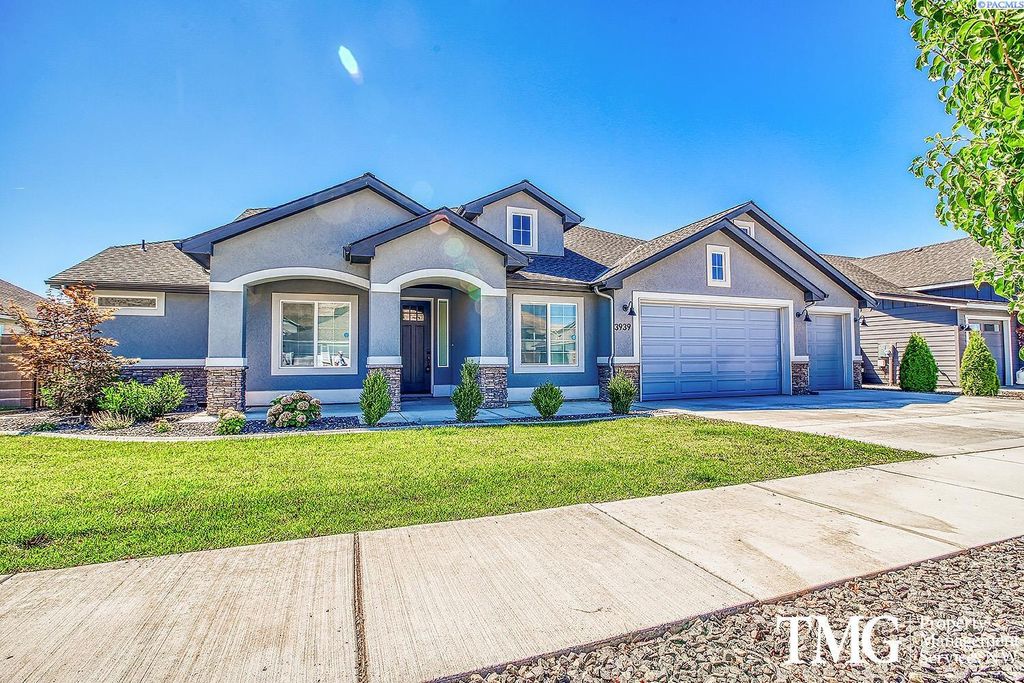 Photo of 3939 Corvina St, Richland, WA 99352 (MLS # 287462)