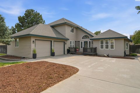 Photo of 4489 Northlake Dr, West Richland, WA 99353 (MLS # 294941)