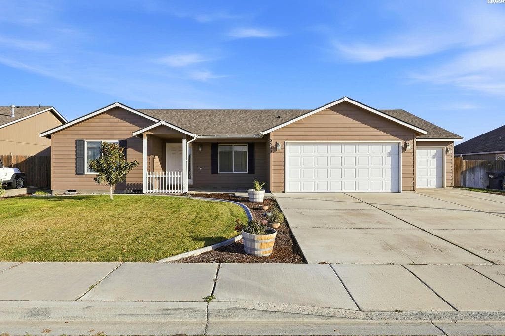 Photo of 5513 Hayes Lane, Pasco, WA 99301 (MLS # 289089)