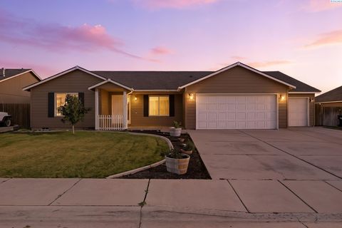 Photo of 5513 Hayes Lane, Pasco, WA 99301 (MLS # 289089)