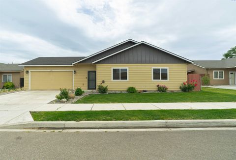 Photo of 588 N Harrison Place, Kennewick, WA 99336 (MLS # 294233)