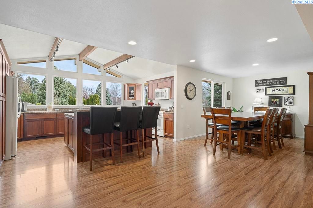 Photo of 940 SE Glen Echo Rd, Pullman, WA 99163 (MLS # 289898)