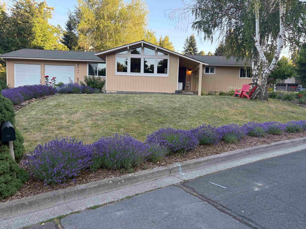Photo of 940 SE Glen Echo Rd, Pullman, WA 99163 (MLS # 289898)