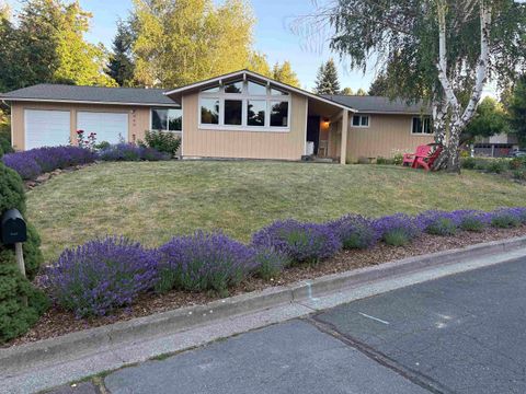Photo of 940 SE Glen Echo Rd, Pullman, WA 99163 (MLS # 289898)