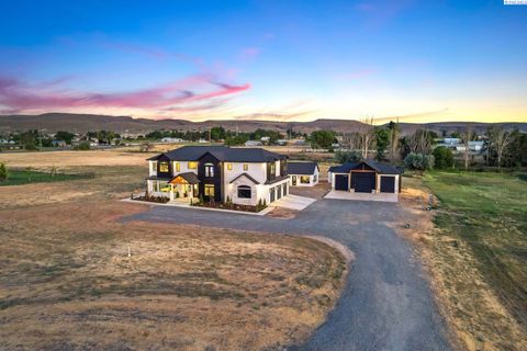 Photo of 160 Serenity Lane, Yakima, WA 98908 (MLS # 290290)