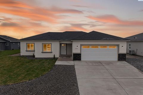 Photo of 605 E Eureka Ave, Pasco, WA 99301 (MLS # 289268)